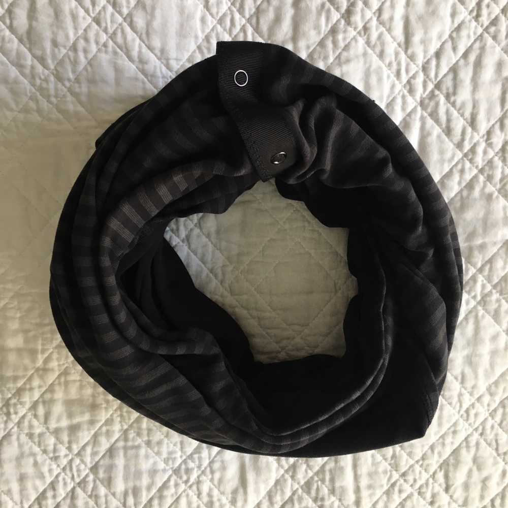 Lululemon infinity scarf